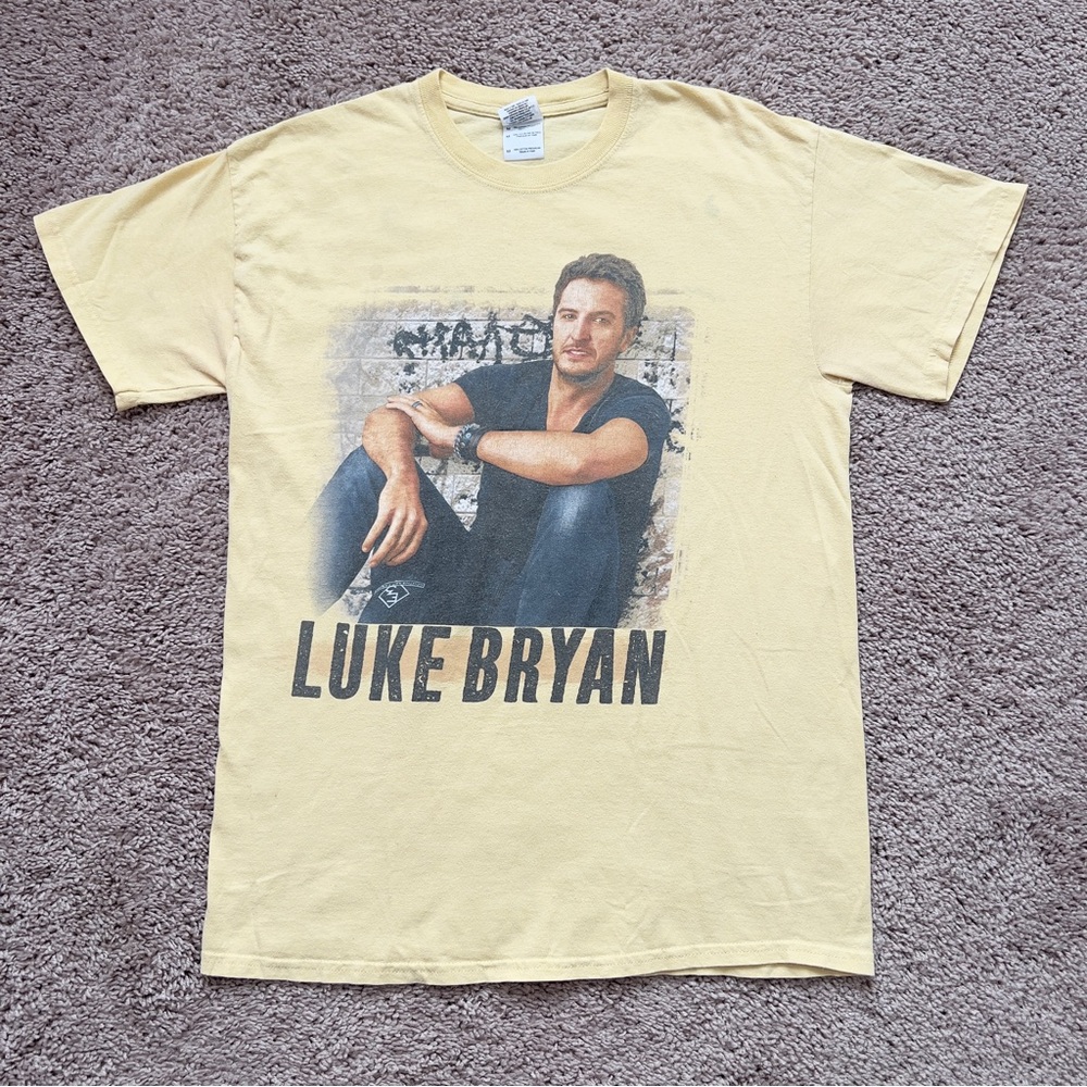 Men's Luke Byran Graphic Concert Band Tee Yellow VTG Short Sleeve T-shirt Size M